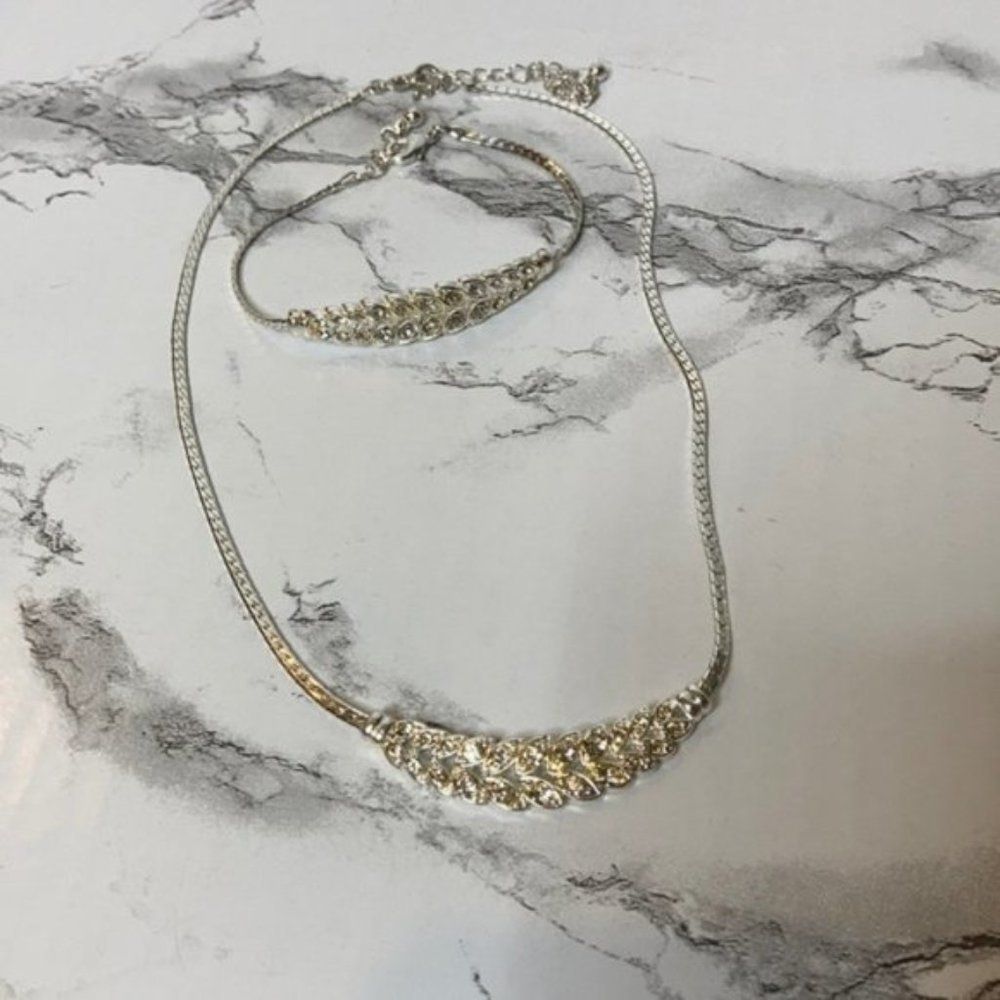 Women’s necklace & Bracelet Set Silver tone OS